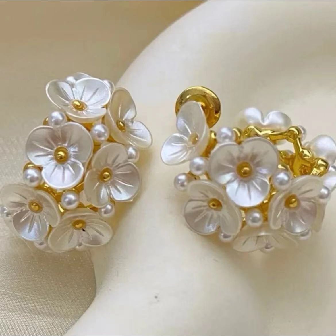 3D Floral Pearl C-Sahped Stud Earrings