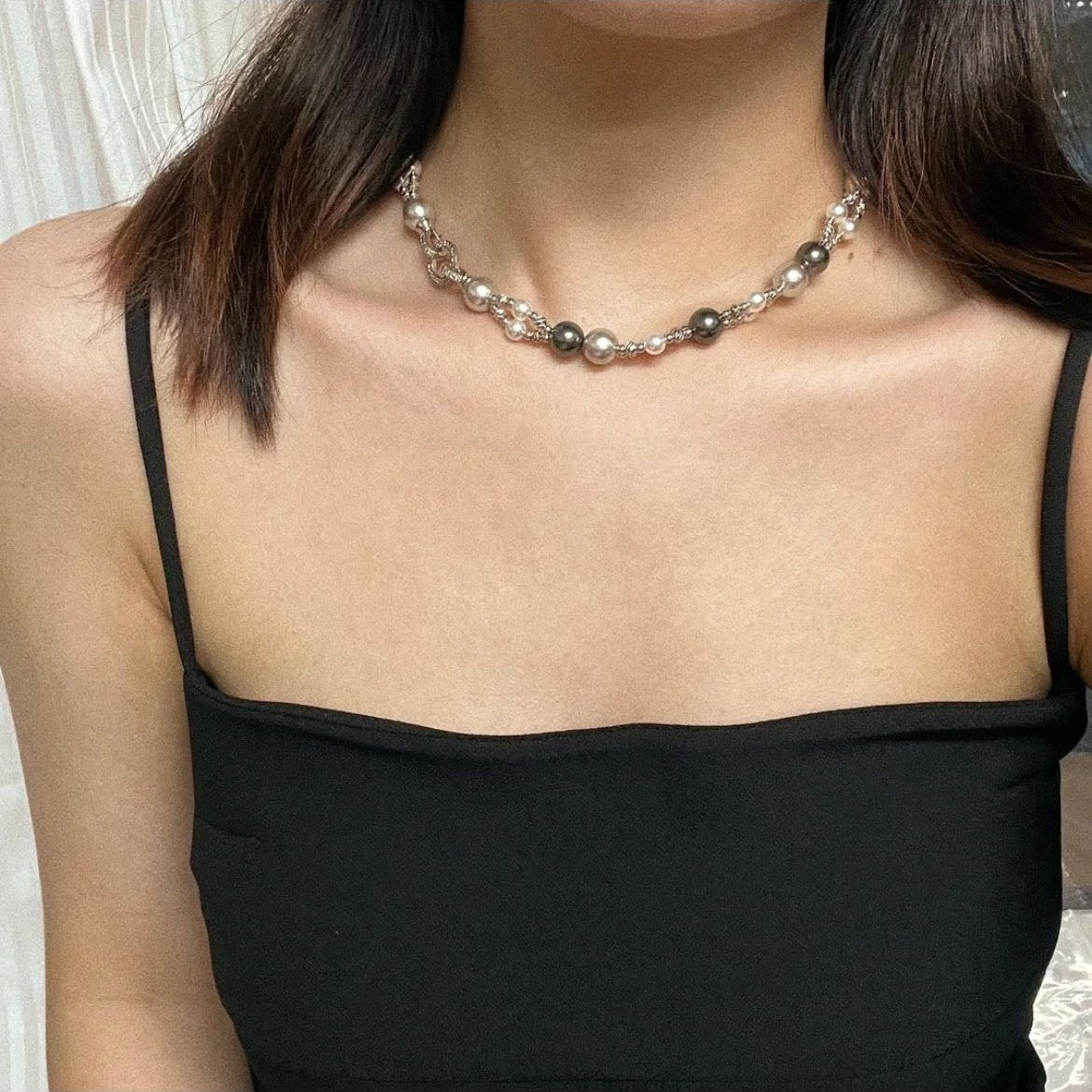 Dried_Rose_Choker_Necklace-model