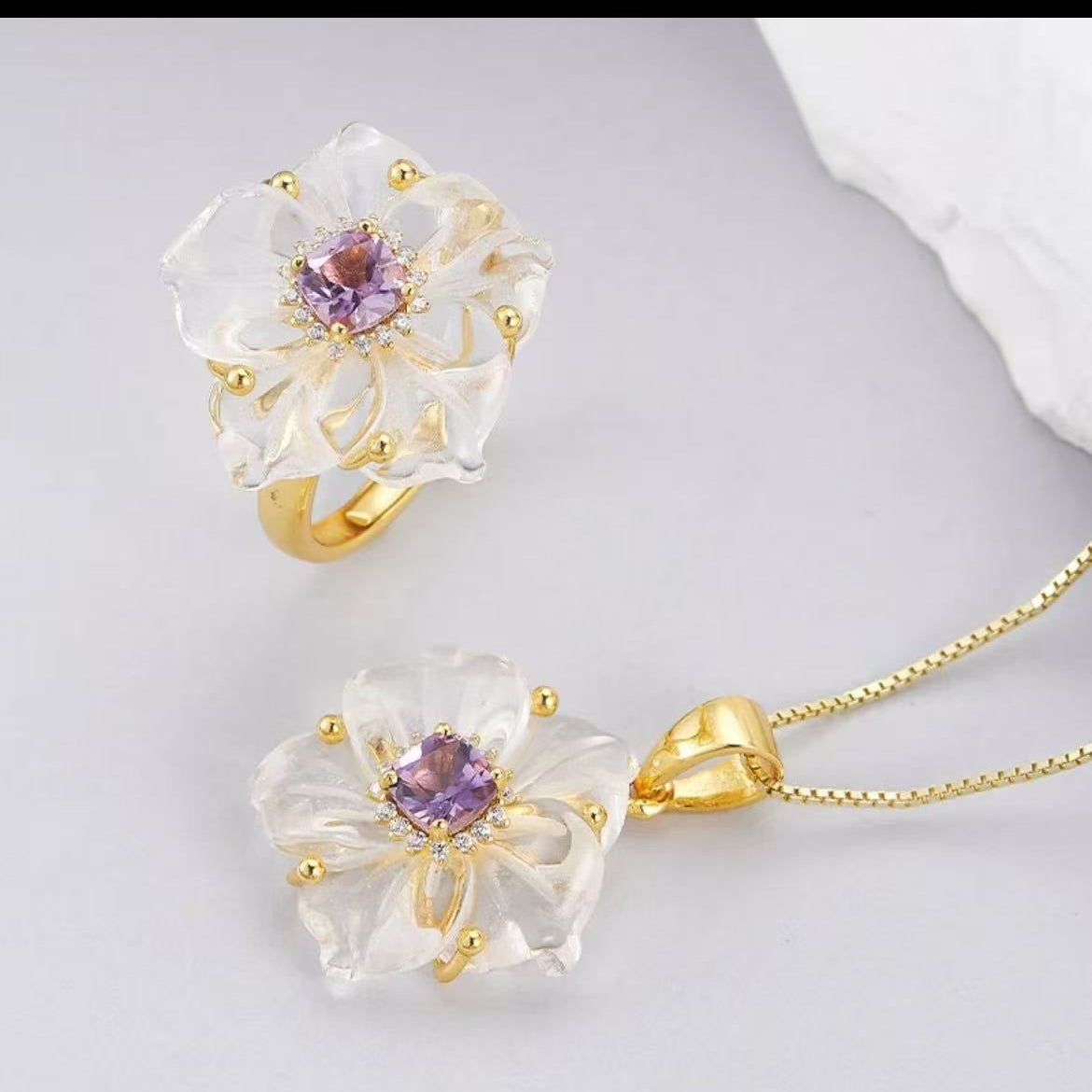 Exquisite Camellia White Crystal rings and necklace