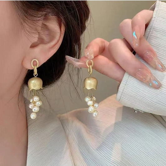 Lily Freshwater Pearl Earrings