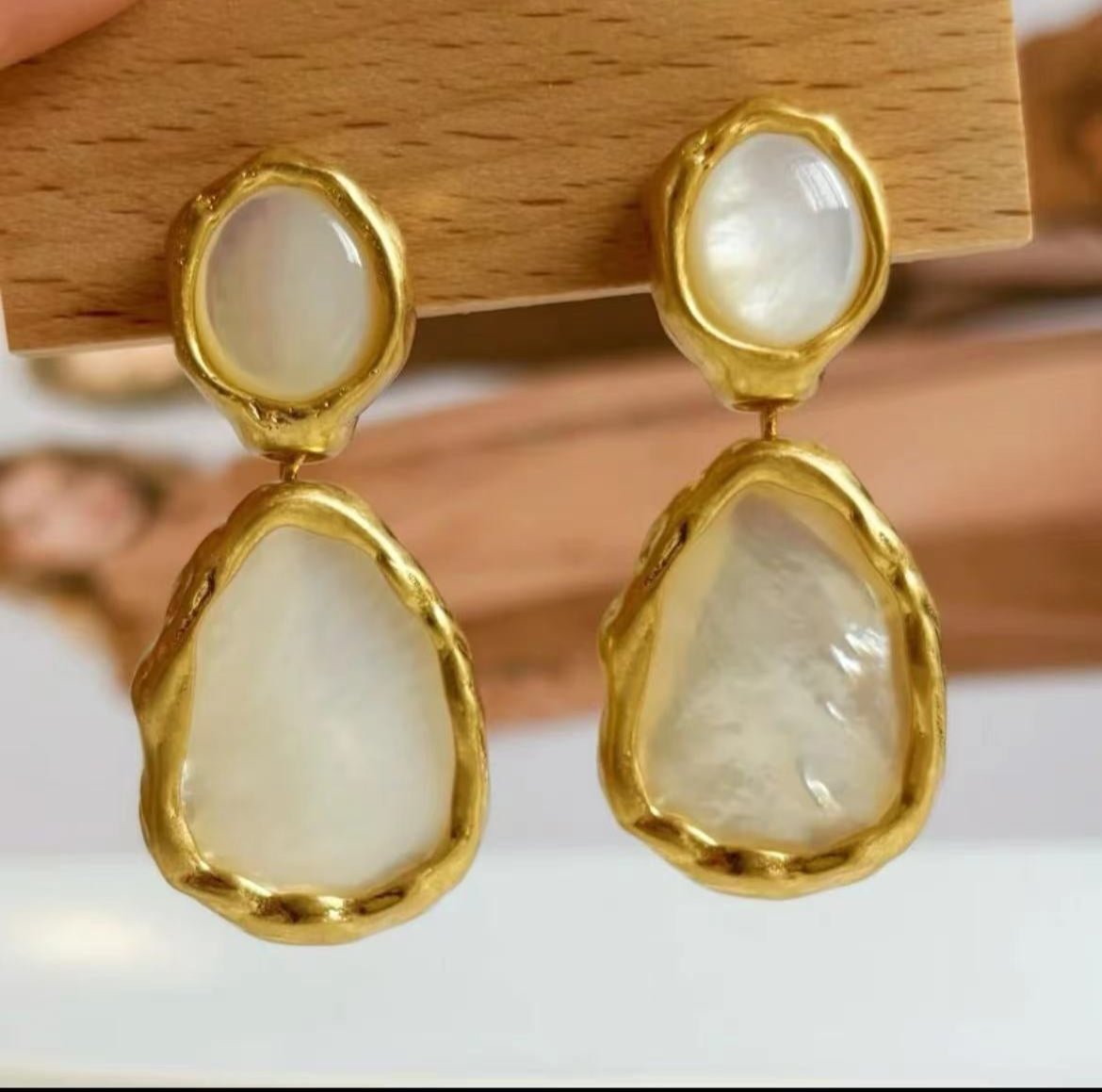 White mother of pearl and brass earrings 